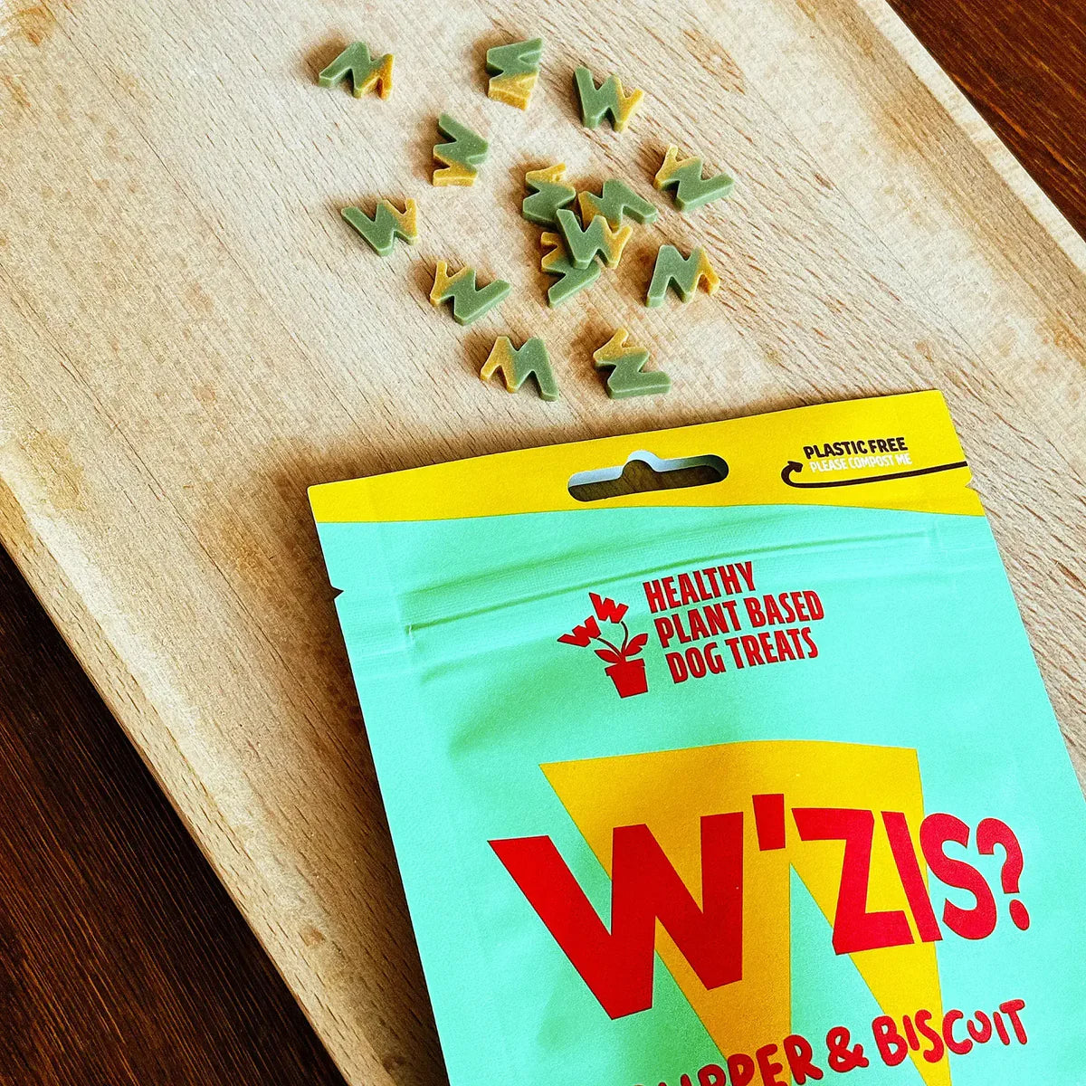W’ZIS Slipper & Biscuit vegan dog treats – 80g resealable pouch, plastic-free, peanut butter flavour, approx. 160 plant-based treats